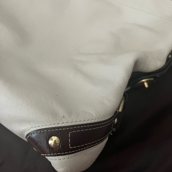 Coach bag with gold hardware - Picture 8 of 15